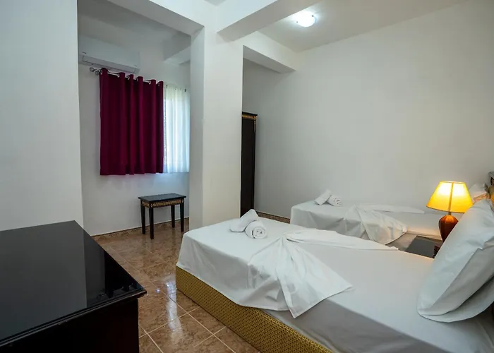 Restaurant Anton Logu فندق 3*